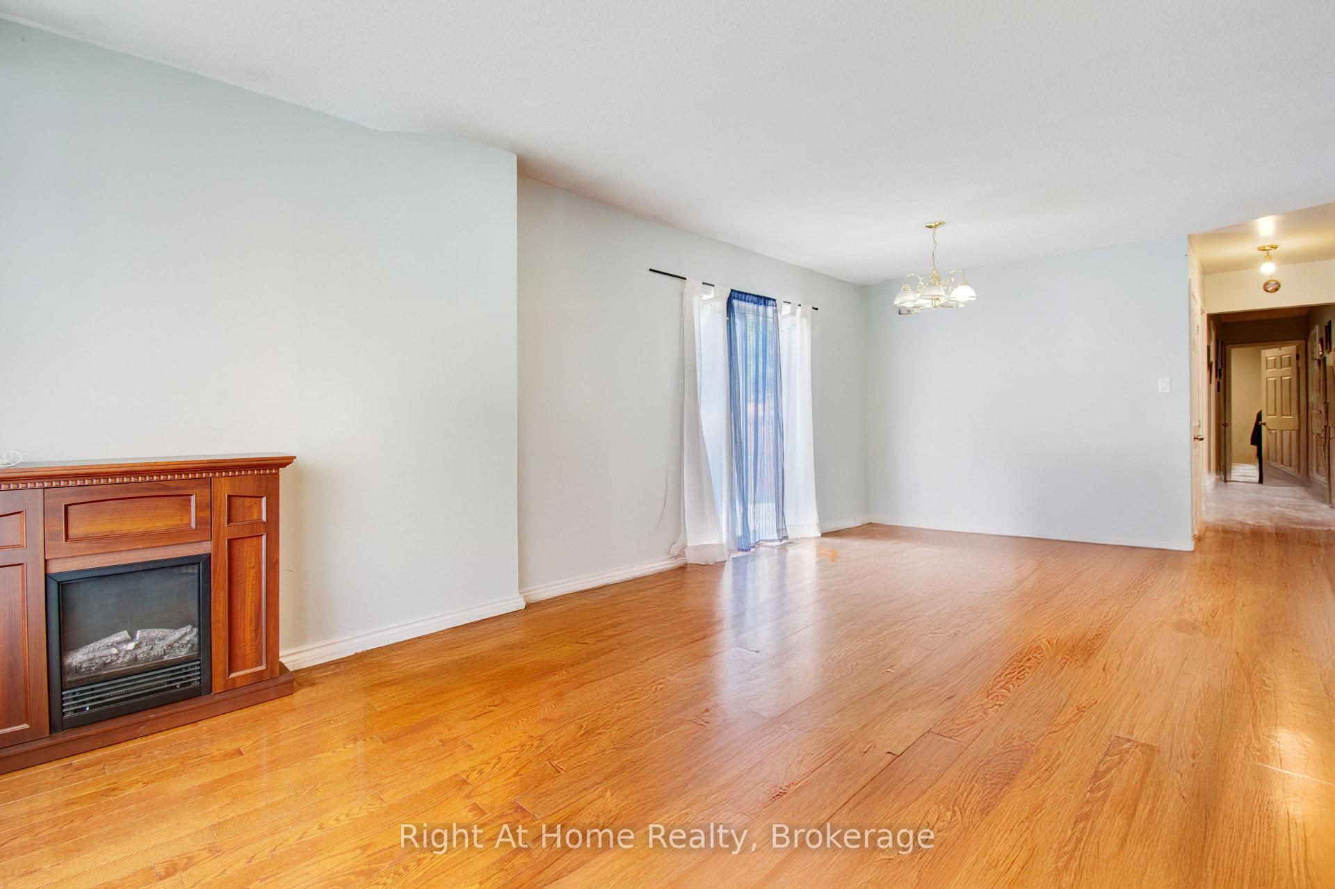 Photo 8 of 63 Martindale Crescent, Brampton, Brampton West — HOMEH