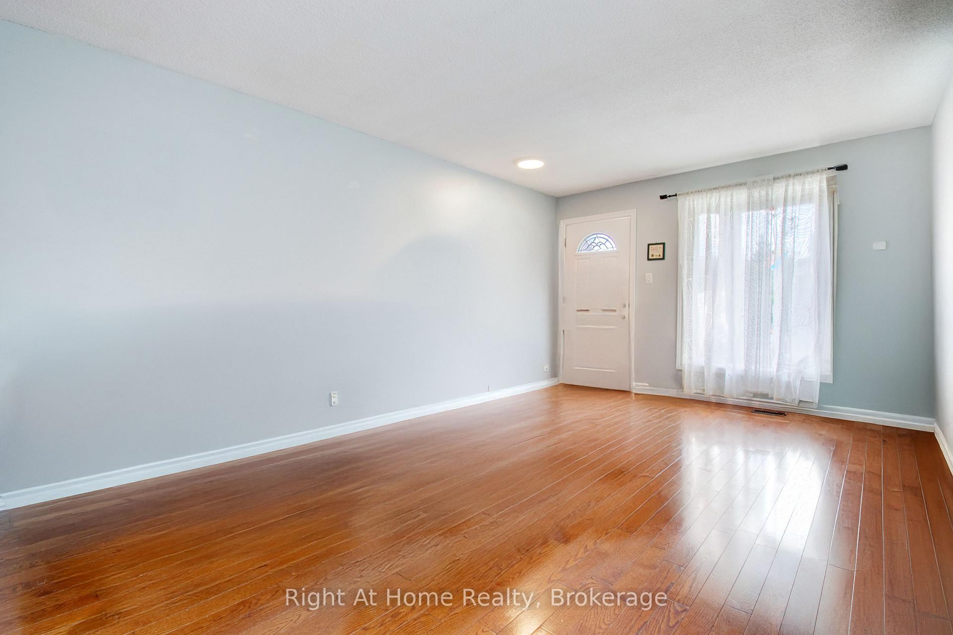 Photo 9 of 63 Martindale Crescent, Brampton, Brampton West — HOMEH