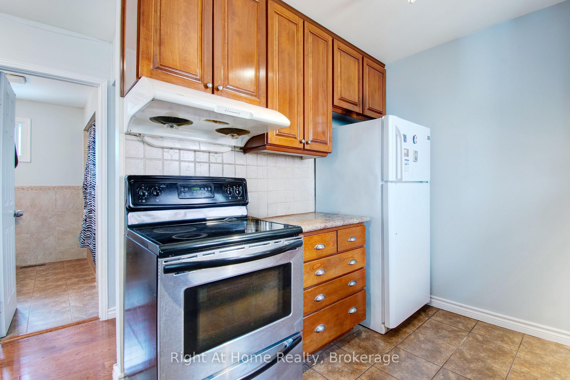 Photo 14 of 63 Martindale Crescent, Brampton, Brampton West — HOMEH