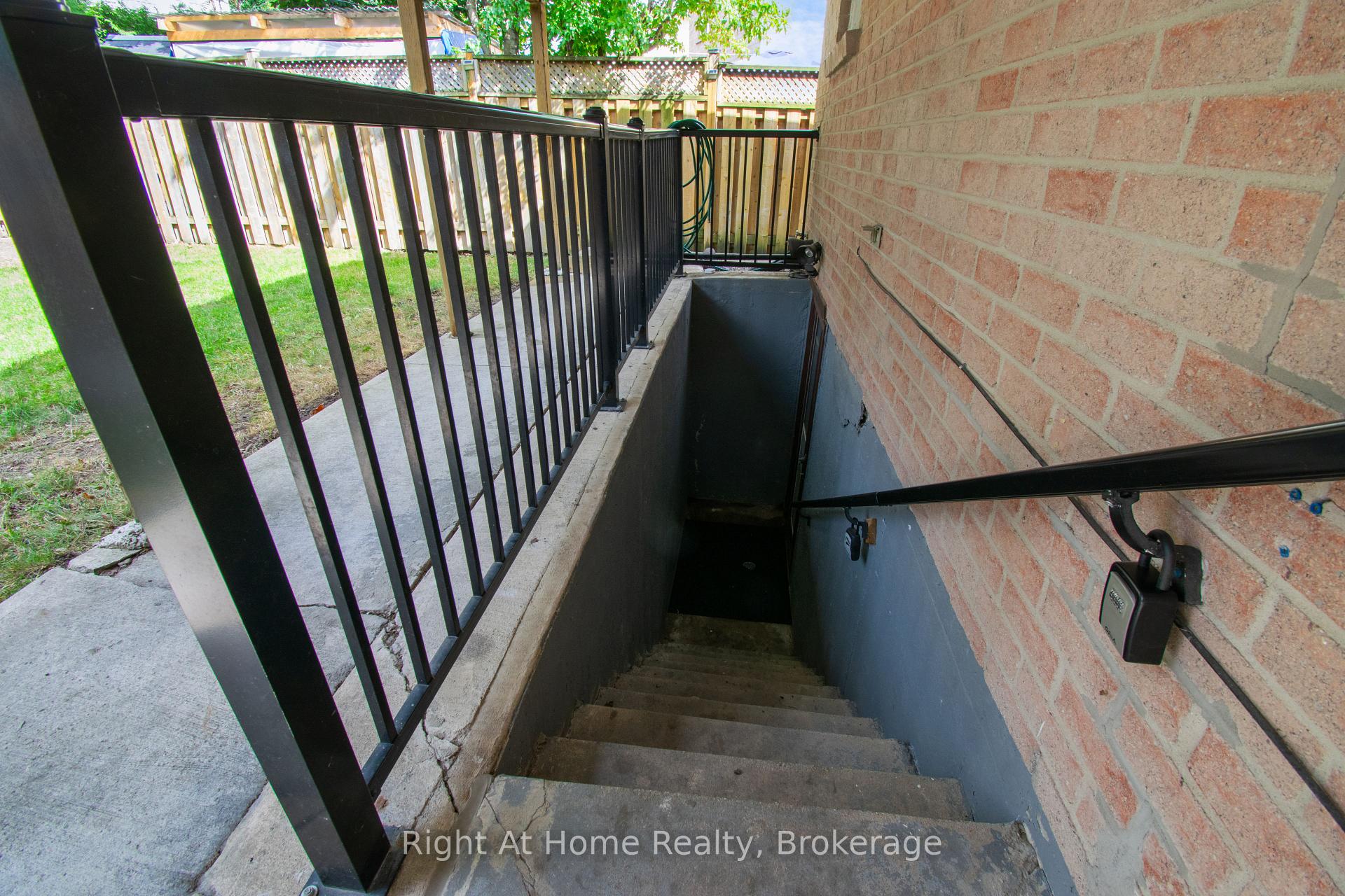 Photo 29 of 63 Martindale Crescent, Brampton, Brampton West — HOMEH