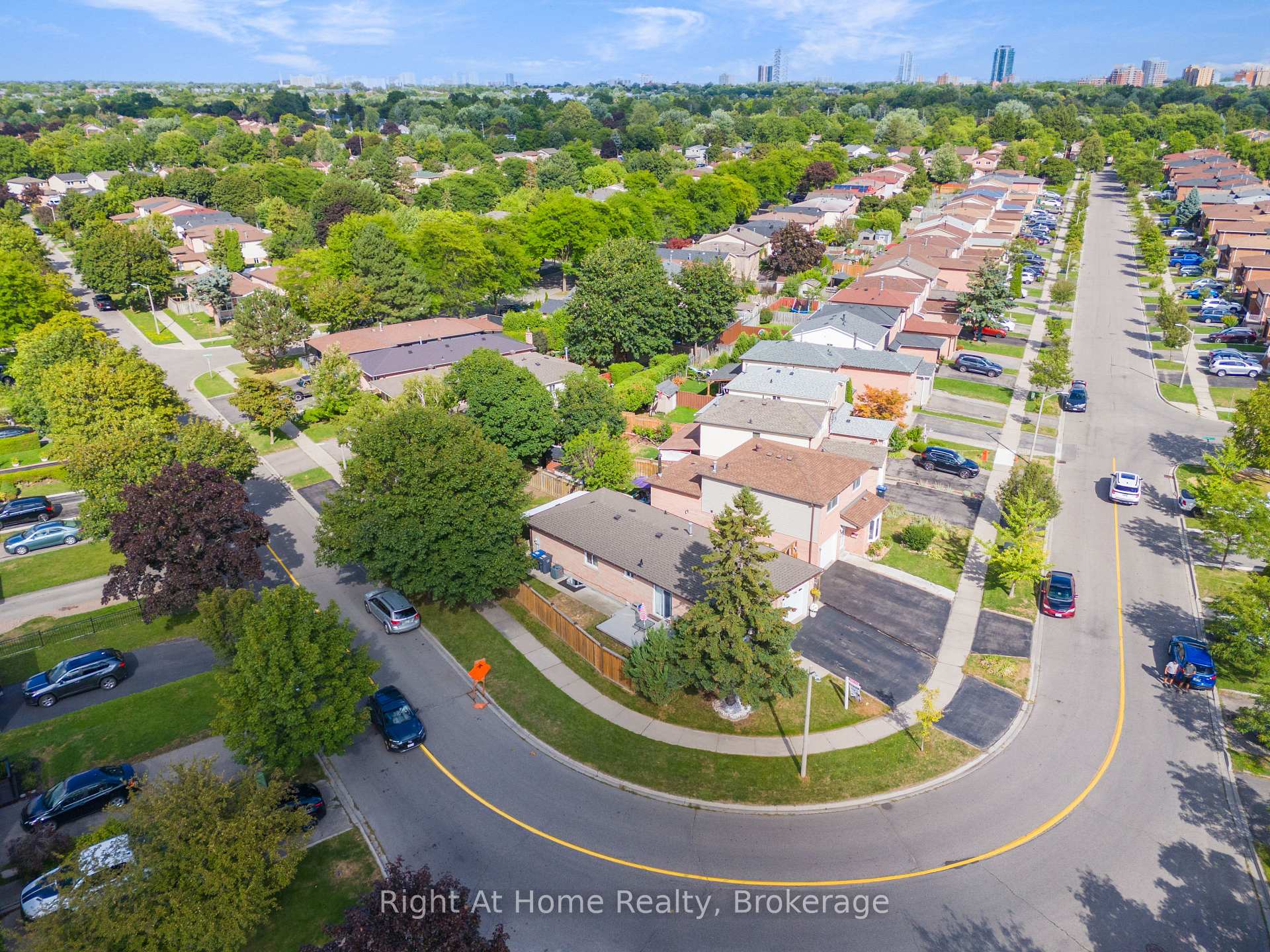 Photo 46 of 63 Martindale Crescent, Brampton, Brampton West — HOMEH
