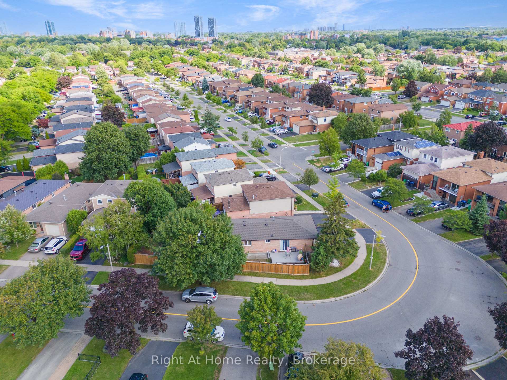 Photo 47 of 63 Martindale Crescent, Brampton, Brampton West — HOMEH