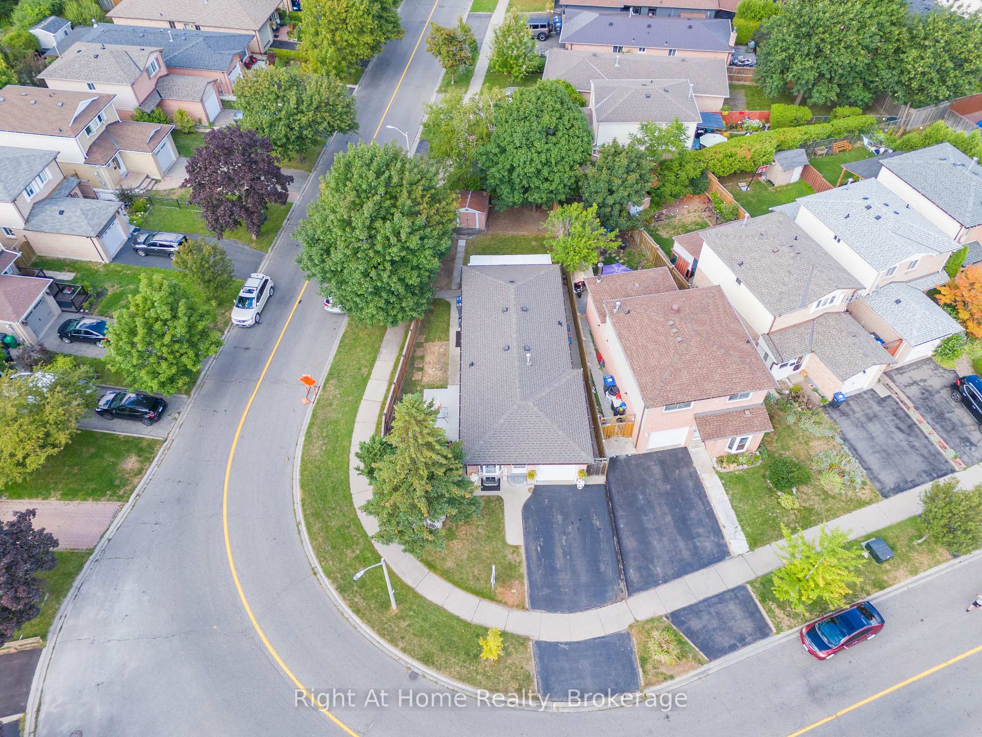 Photo 48 of 63 Martindale Crescent, Brampton, Brampton West — HOMEH