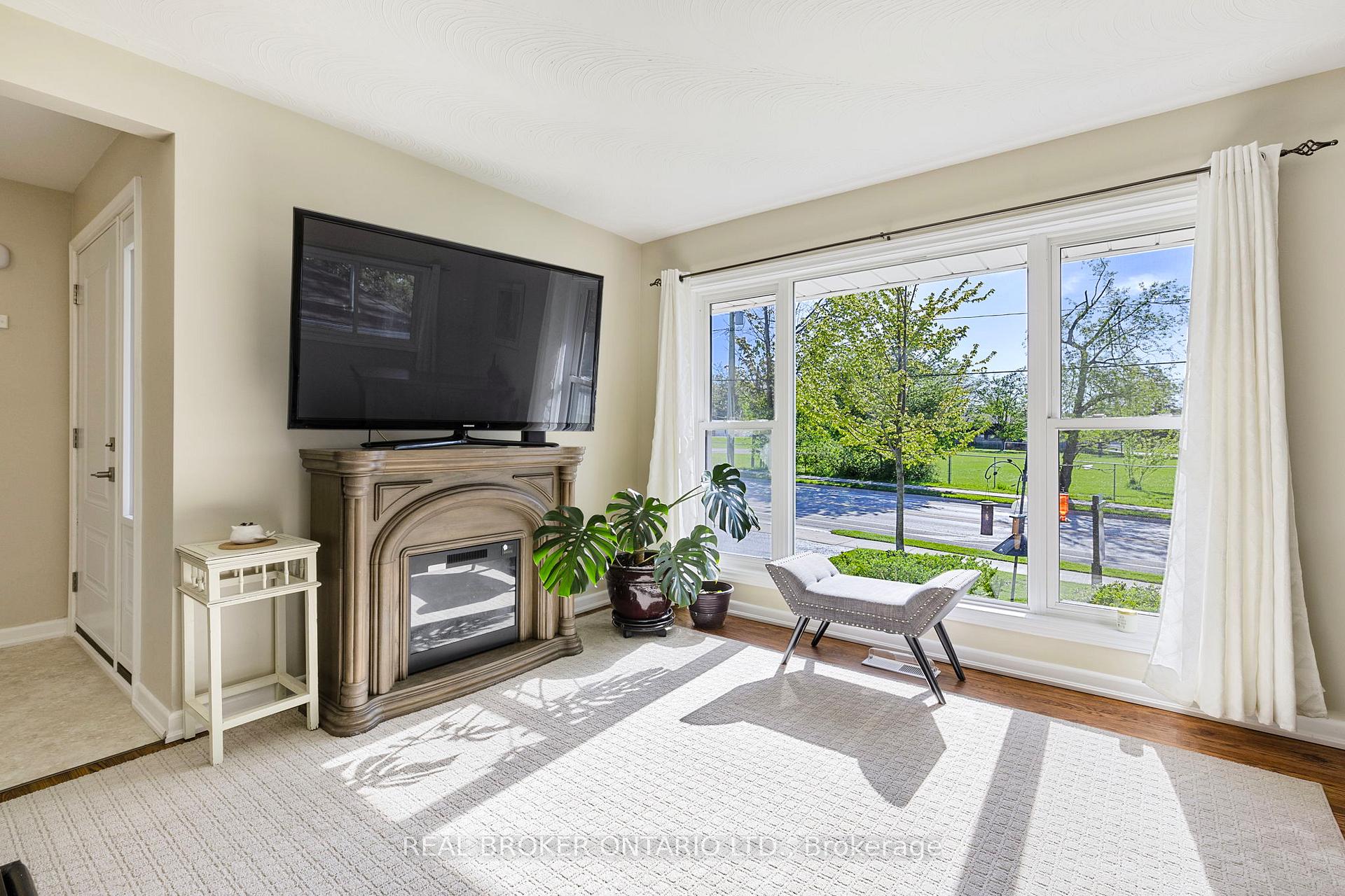 Photo 6 of 90 Johnson Street, Barrie, Codrington — HOMEH