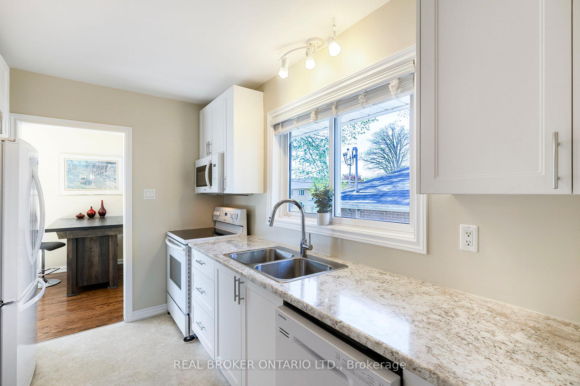 Photo 12 of 90 Johnson Street, Barrie, Codrington — HOMEH