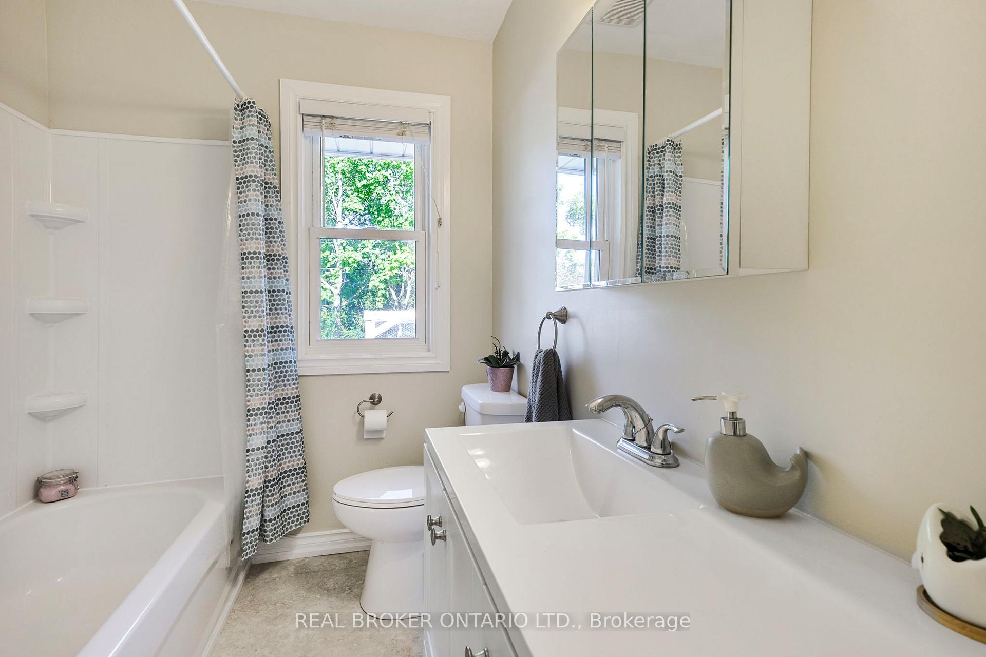 Photo 17 of 90 Johnson Street, Barrie, Codrington — HOMEH