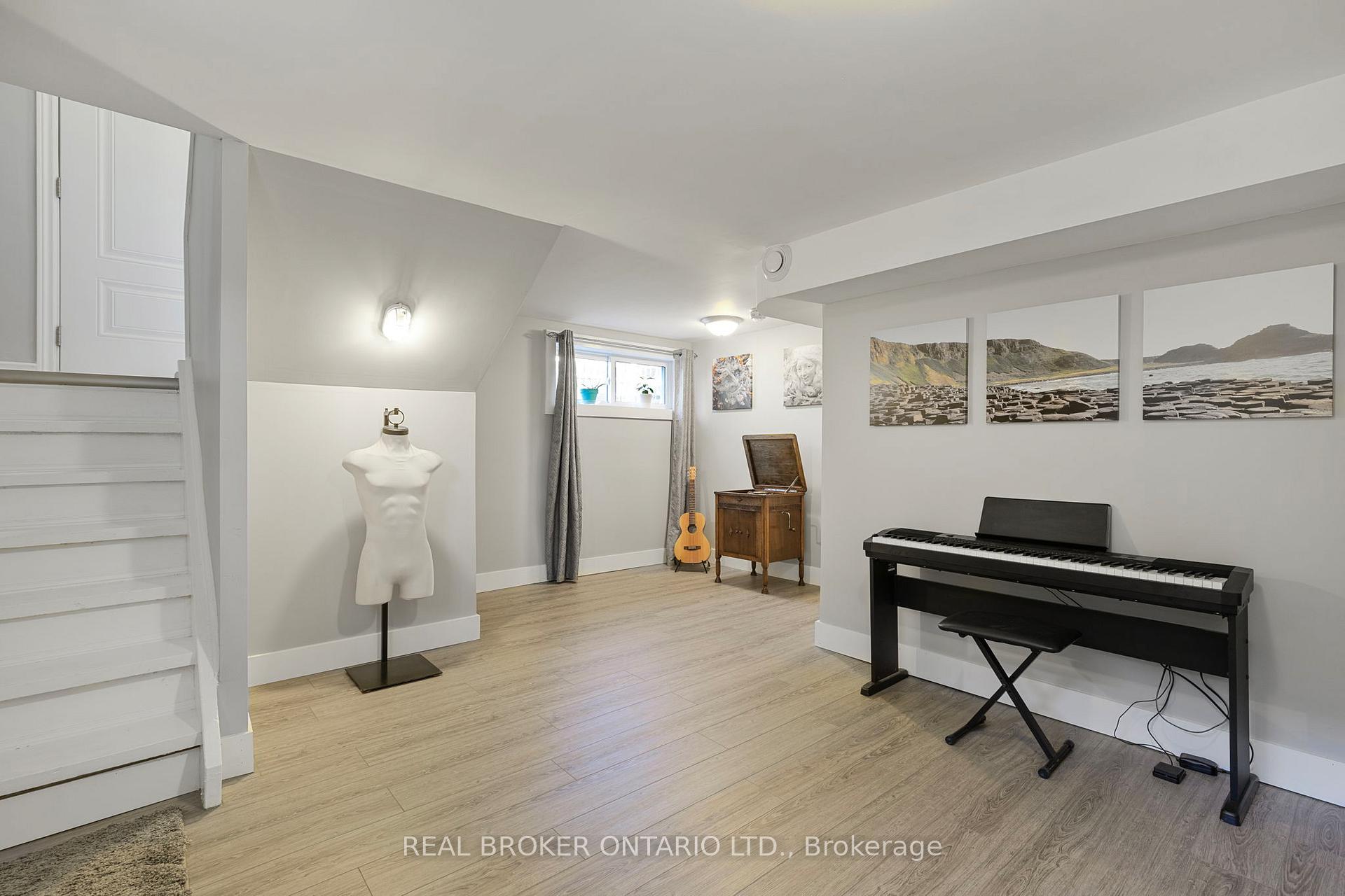 Photo 18 of 90 Johnson Street, Barrie, Codrington — HOMEH