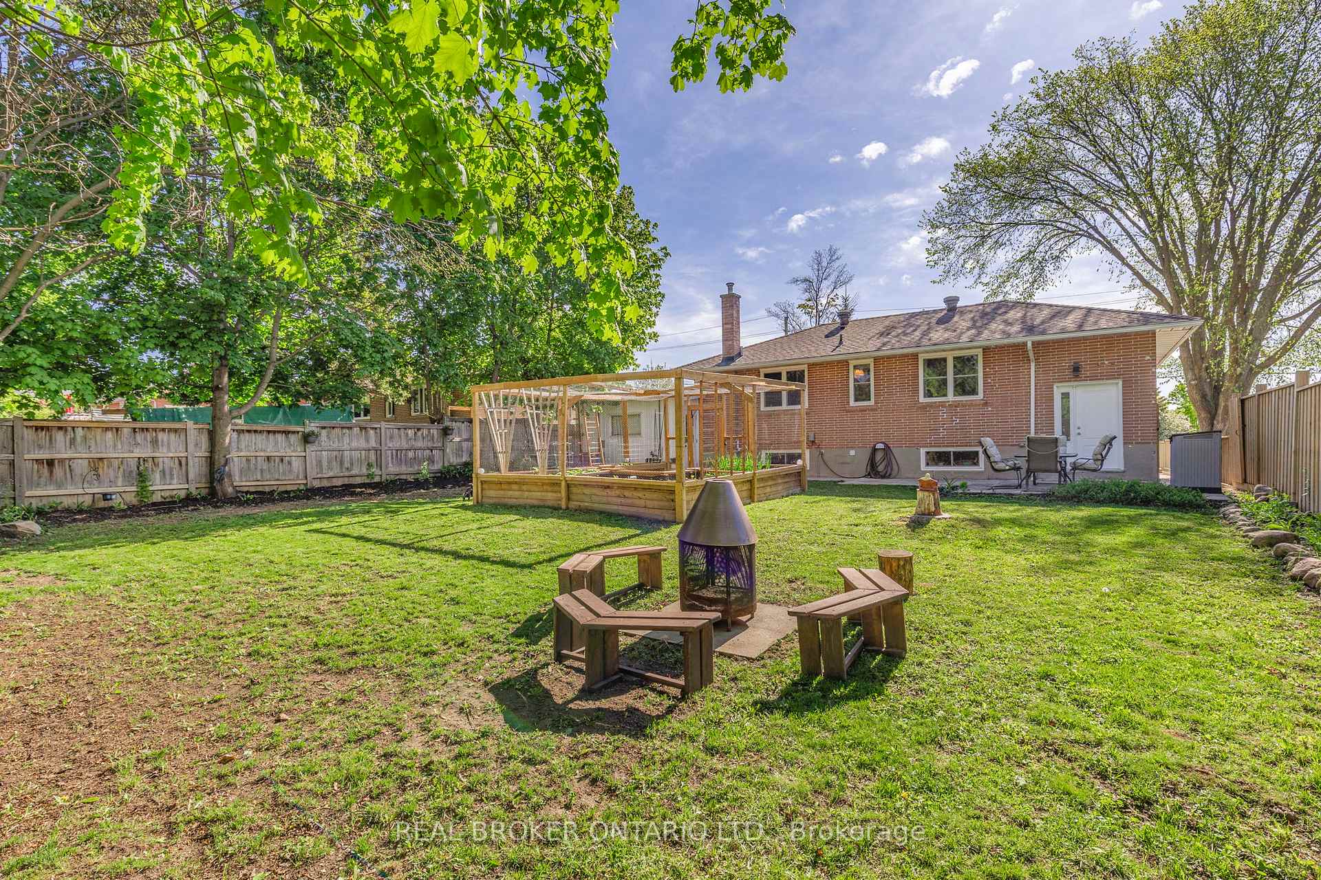 Photo 37 of 90 Johnson Street, Barrie, Codrington — HOMEH
