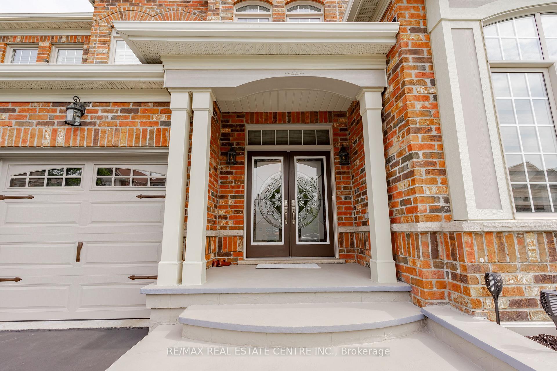 Photo 8 of 18 Rampart Drive, Brampton, Vales of Castlemore North — HOMEH