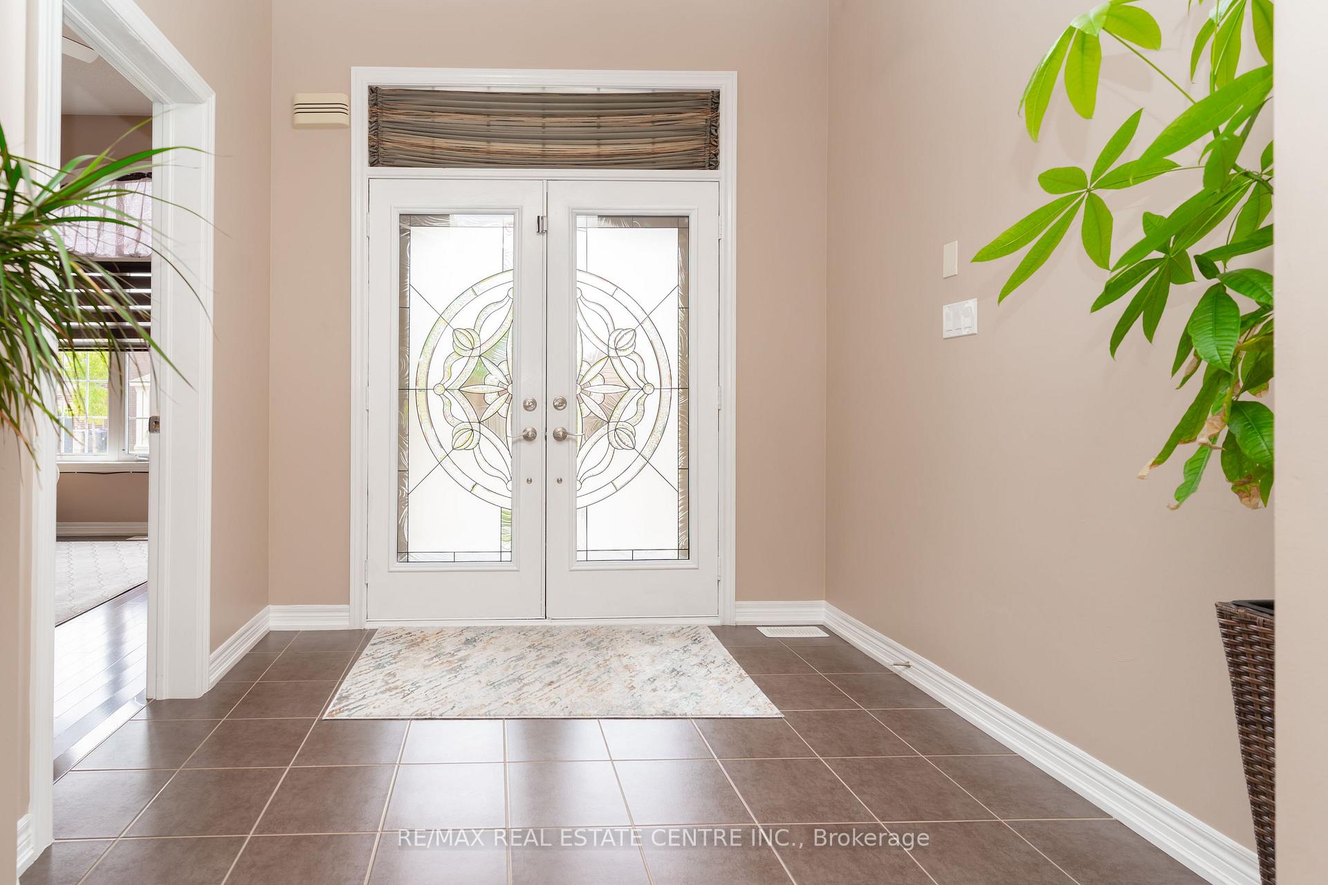 Photo 6 of 18 Rampart Drive, Brampton, Vales of Castlemore North — HOMEH