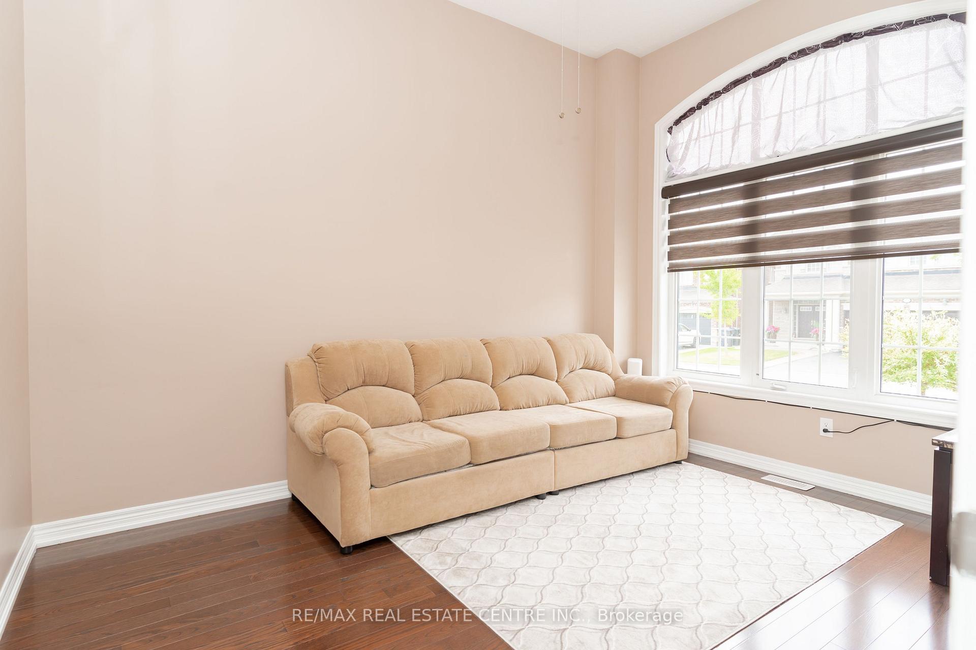 Photo 2 of 18 Rampart Drive, Brampton, Vales of Castlemore North — HOMEH