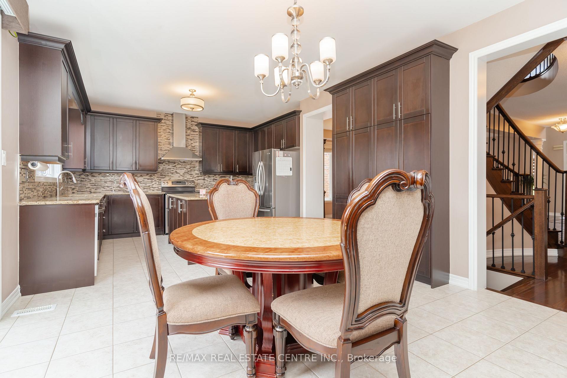 Photo 18 of 18 Rampart Drive, Brampton, Vales of Castlemore North — HOMEH