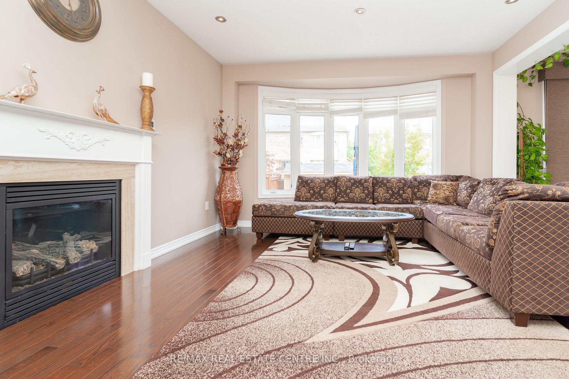 Photo 11 of 18 Rampart Drive, Brampton, Vales of Castlemore North — HOMEH