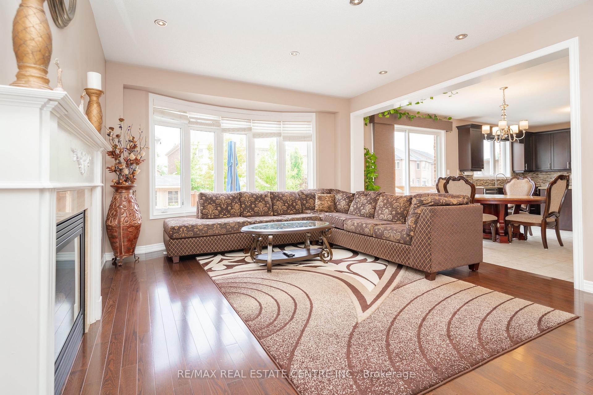 Photo 13 of 18 Rampart Drive, Brampton, Vales of Castlemore North — HOMEH