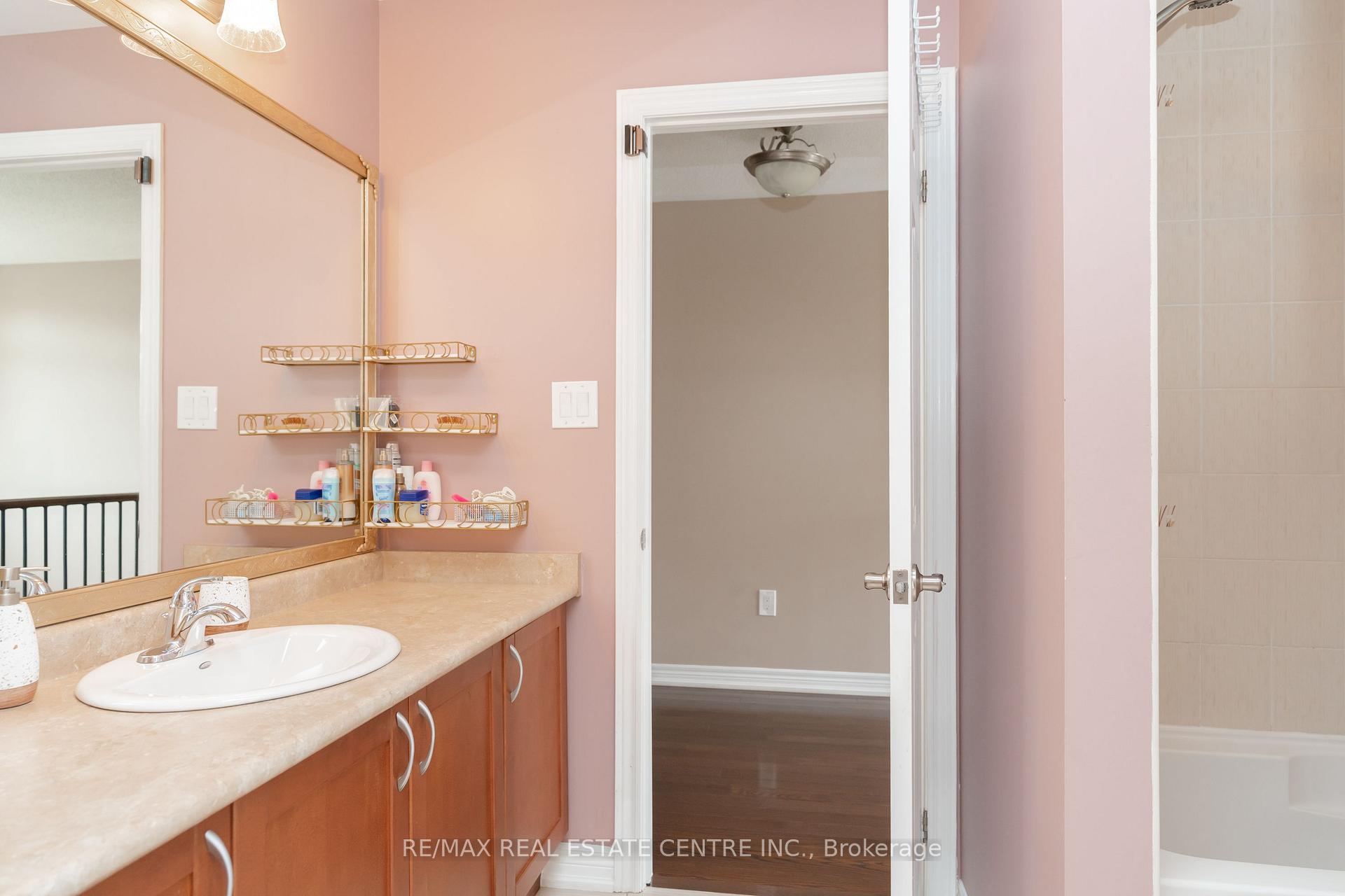 Photo 12 of 18 Rampart Drive, Brampton, Vales of Castlemore North — HOMEH