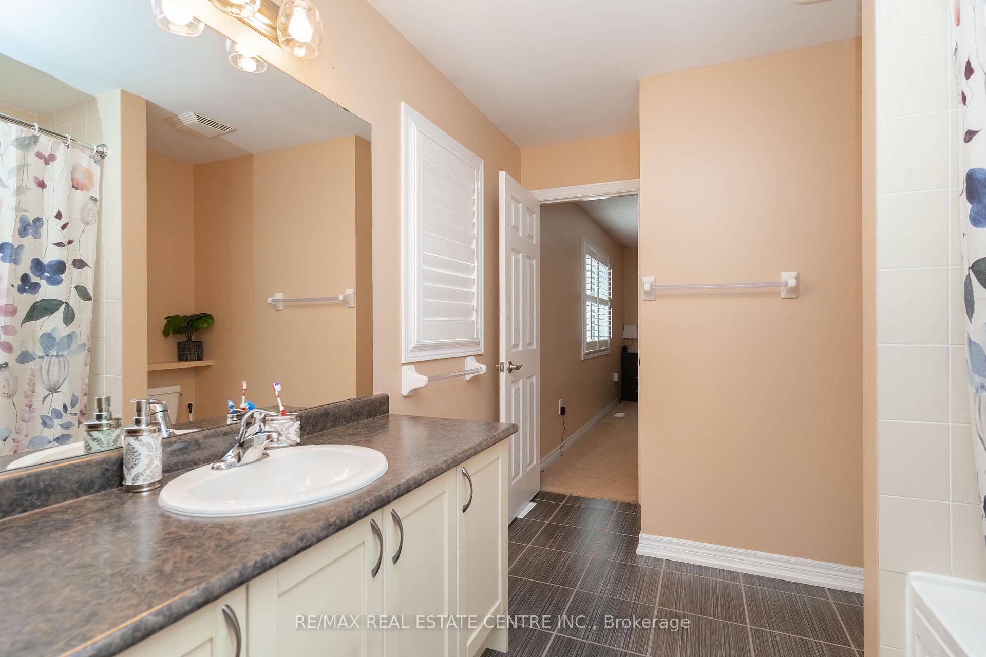 Photo 28 of 18 Rampart Drive, Brampton, Vales of Castlemore North — HOMEH