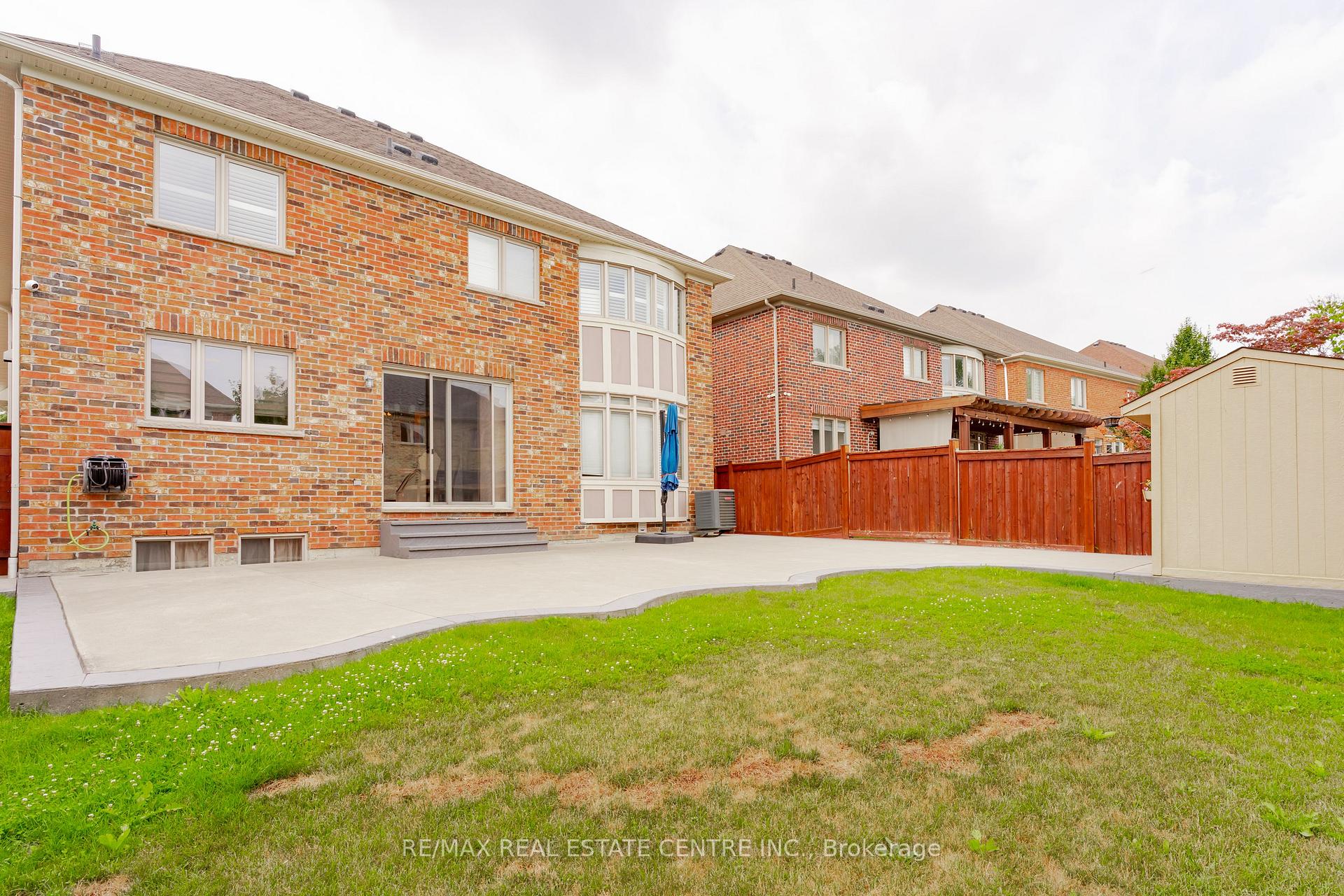 Photo 33 of 18 Rampart Drive, Brampton, Vales of Castlemore North — HOMEH