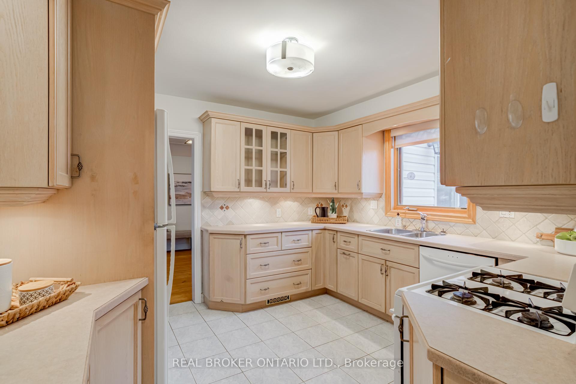 Photo 7 of 21 Gailmont Drive, Hamilton, Corman — HOMEH
