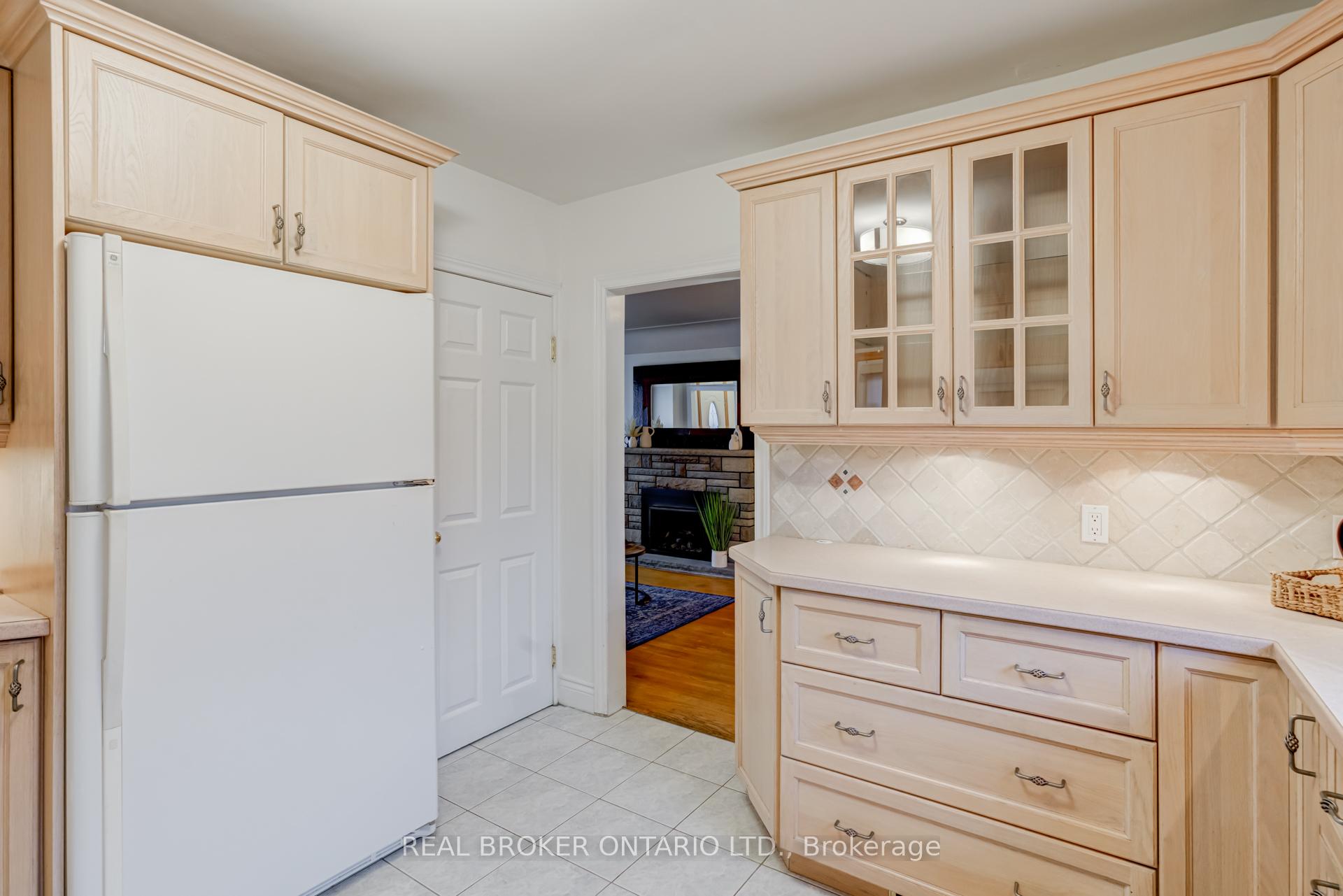 Photo 9 of 21 Gailmont Drive, Hamilton, Corman — HOMEH
