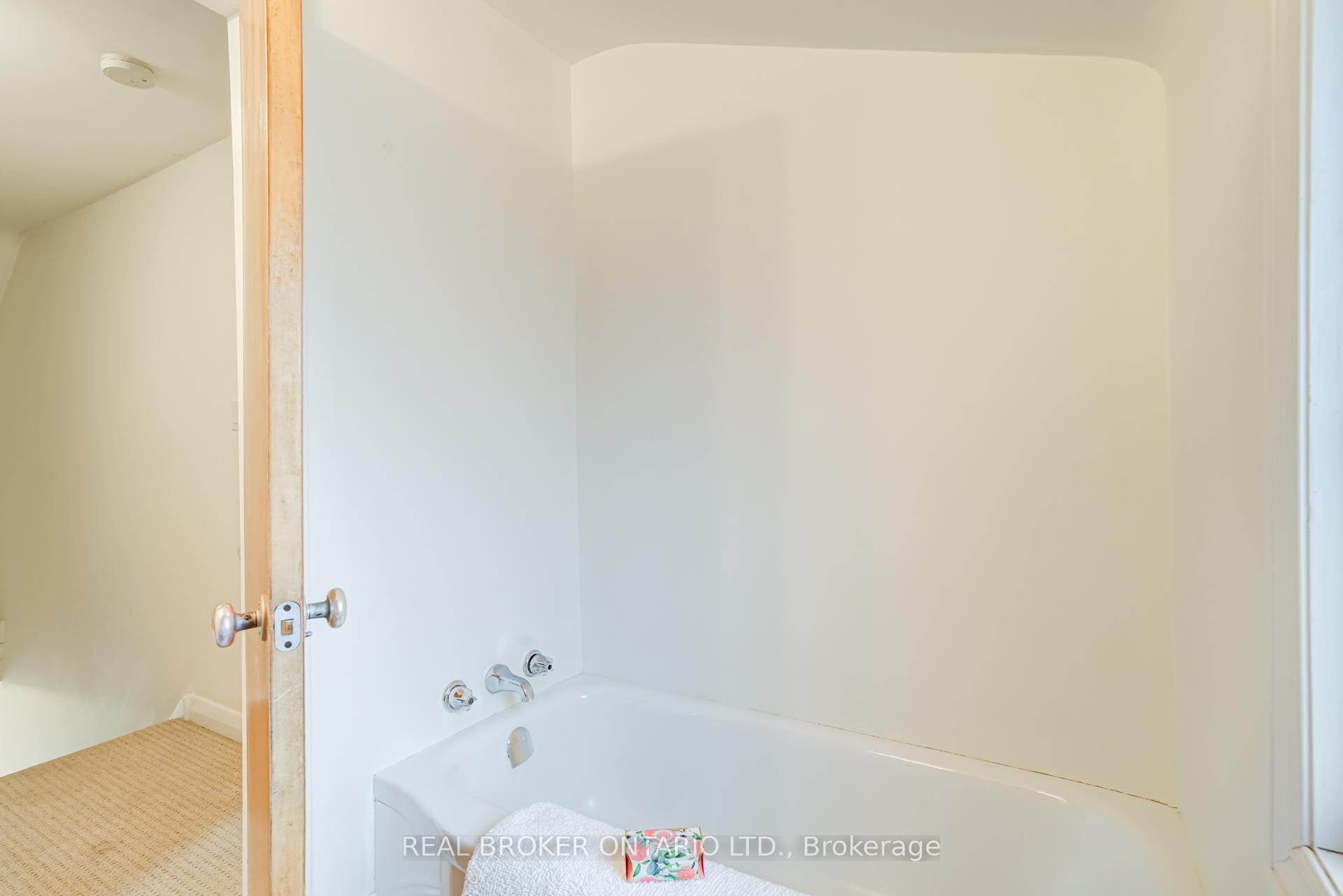Photo 24 of 21 Gailmont Drive, Hamilton, Corman — HOMEH