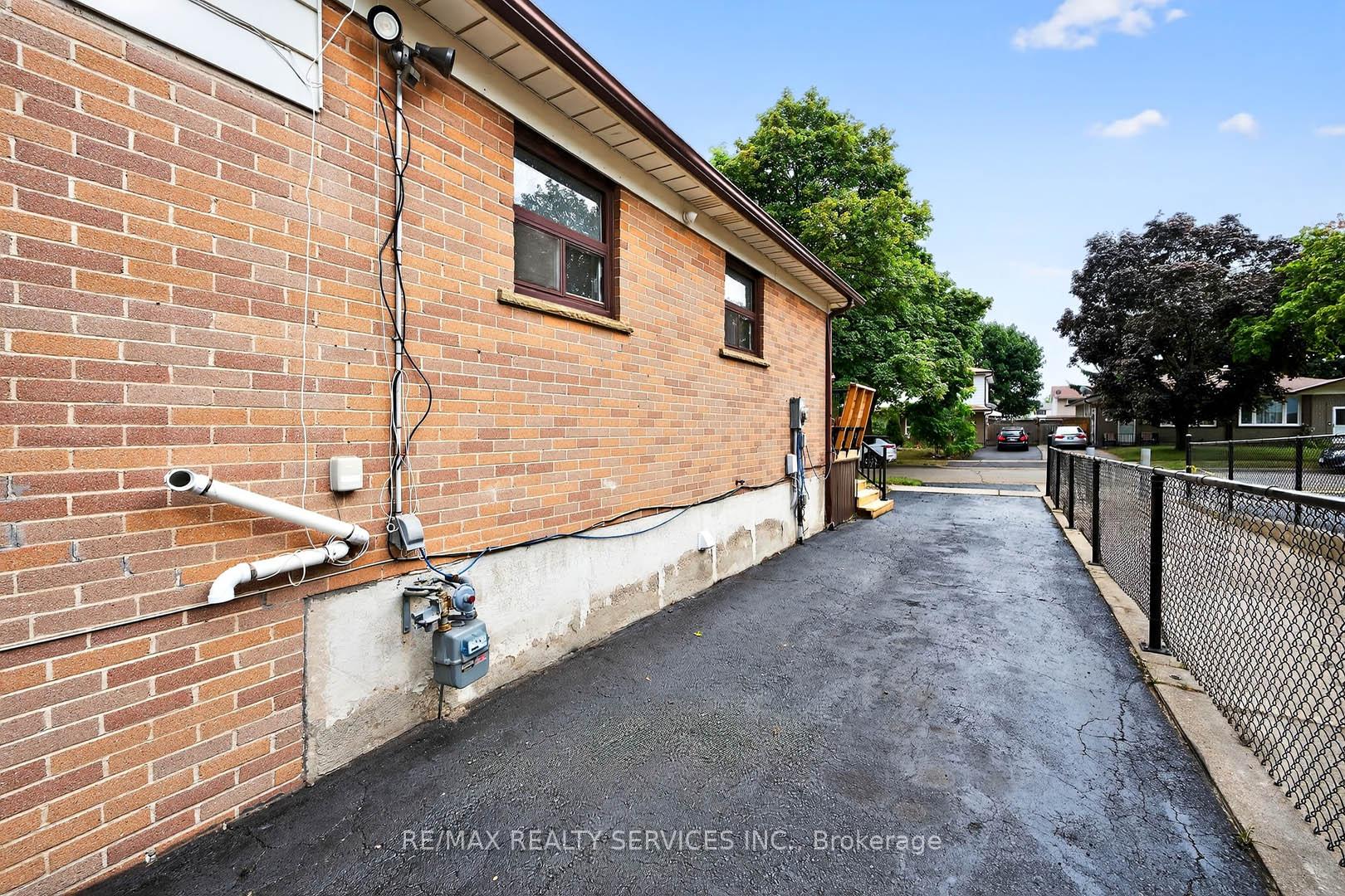 Photo 33 of 28 Chipwood Crescent, Brampton, Madoc — HOMEH