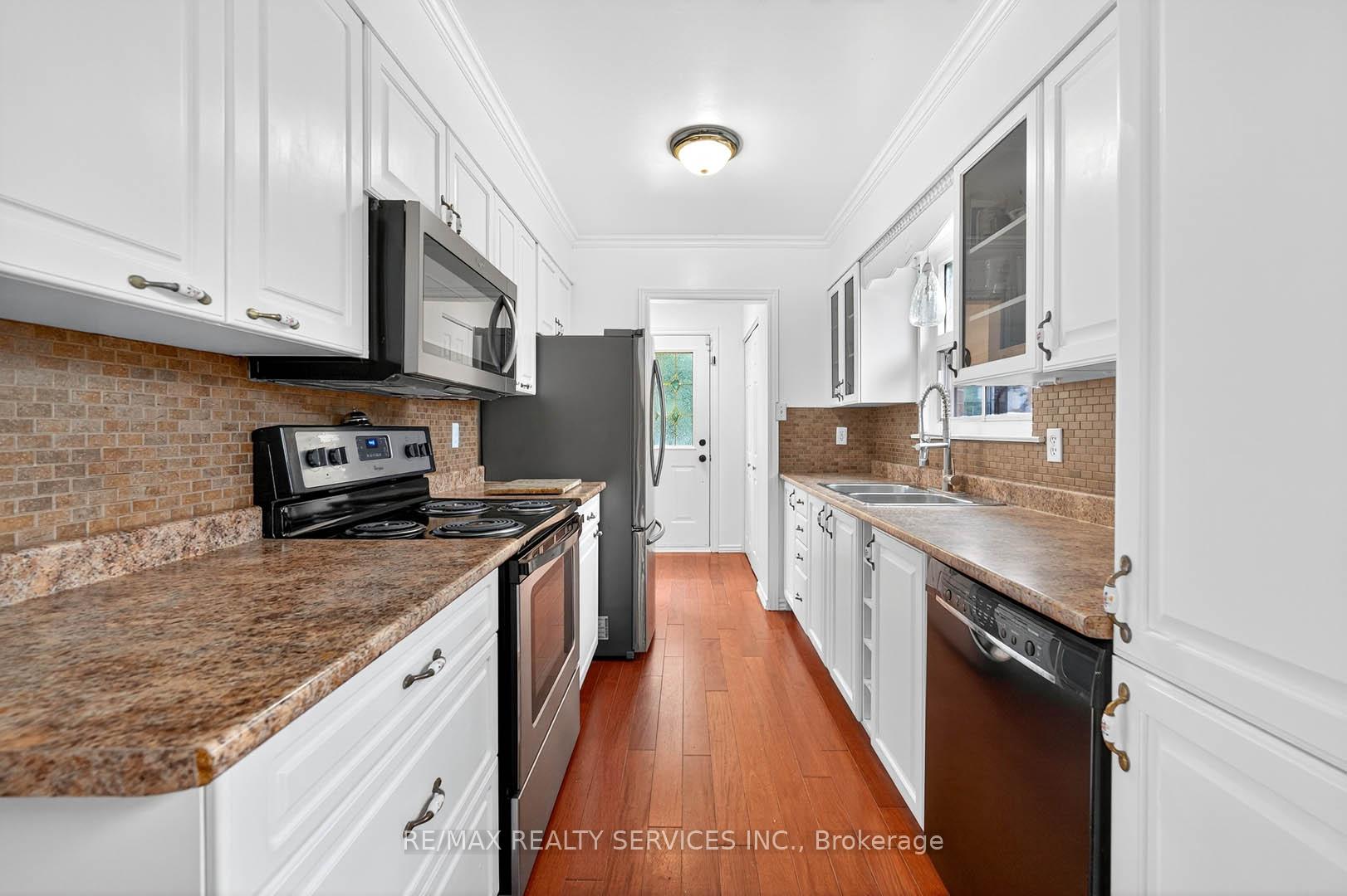 Photo 29 of 28 Chipwood Crescent, Brampton, Madoc — HOMEH