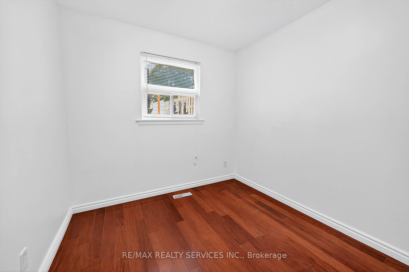 Photo 9 of 28 Chipwood Crescent, Brampton, Madoc — HOMEH