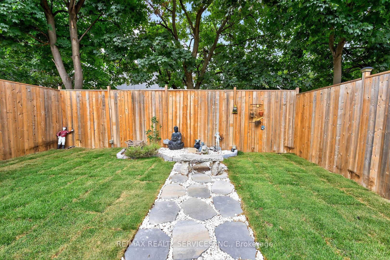 Photo 39 of 28 Chipwood Crescent, Brampton, Madoc — HOMEH