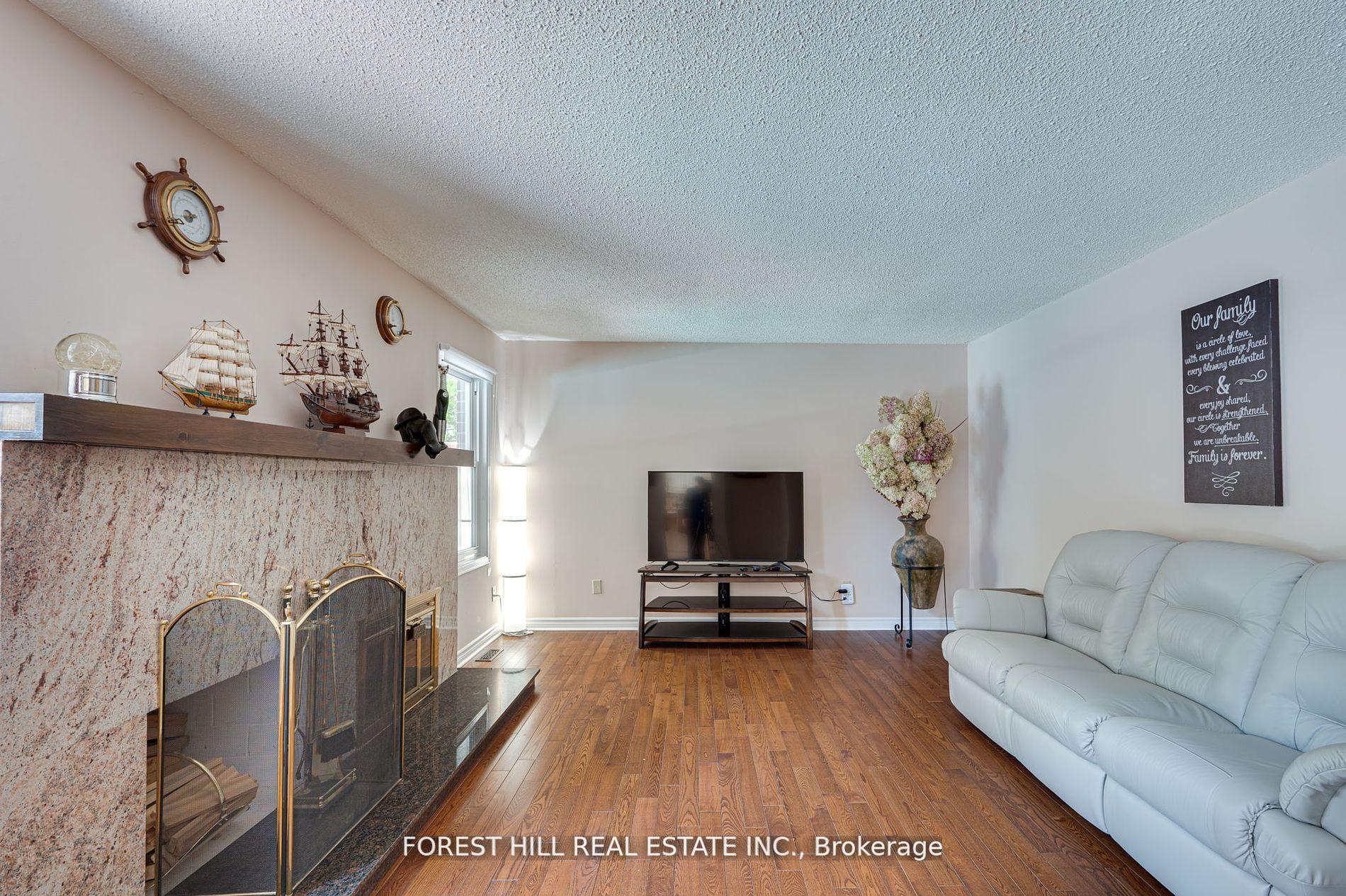 Photo 10 of 48 Haskell Crescent, Aurora, Aurora Highlands — HOMEH