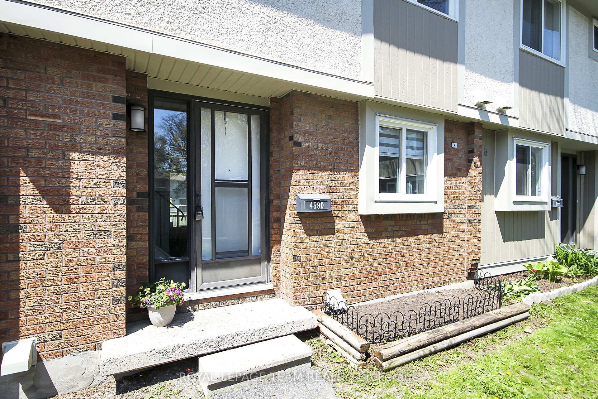 Photo 3 of Unit D, 459 Moodie Drive, Ottawa, Arbeatha Park — HOMEH