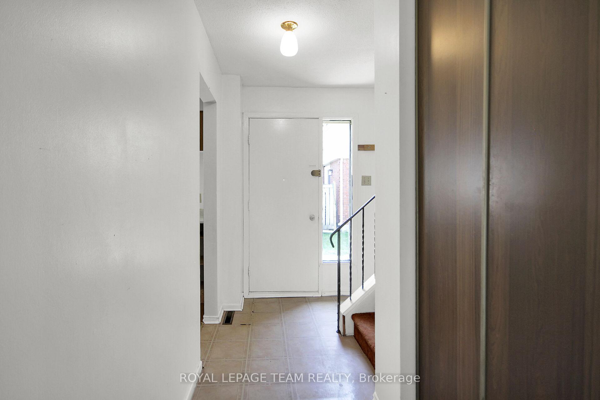 Photo 4 of Unit D, 459 Moodie Drive, Ottawa, Arbeatha Park — HOMEH