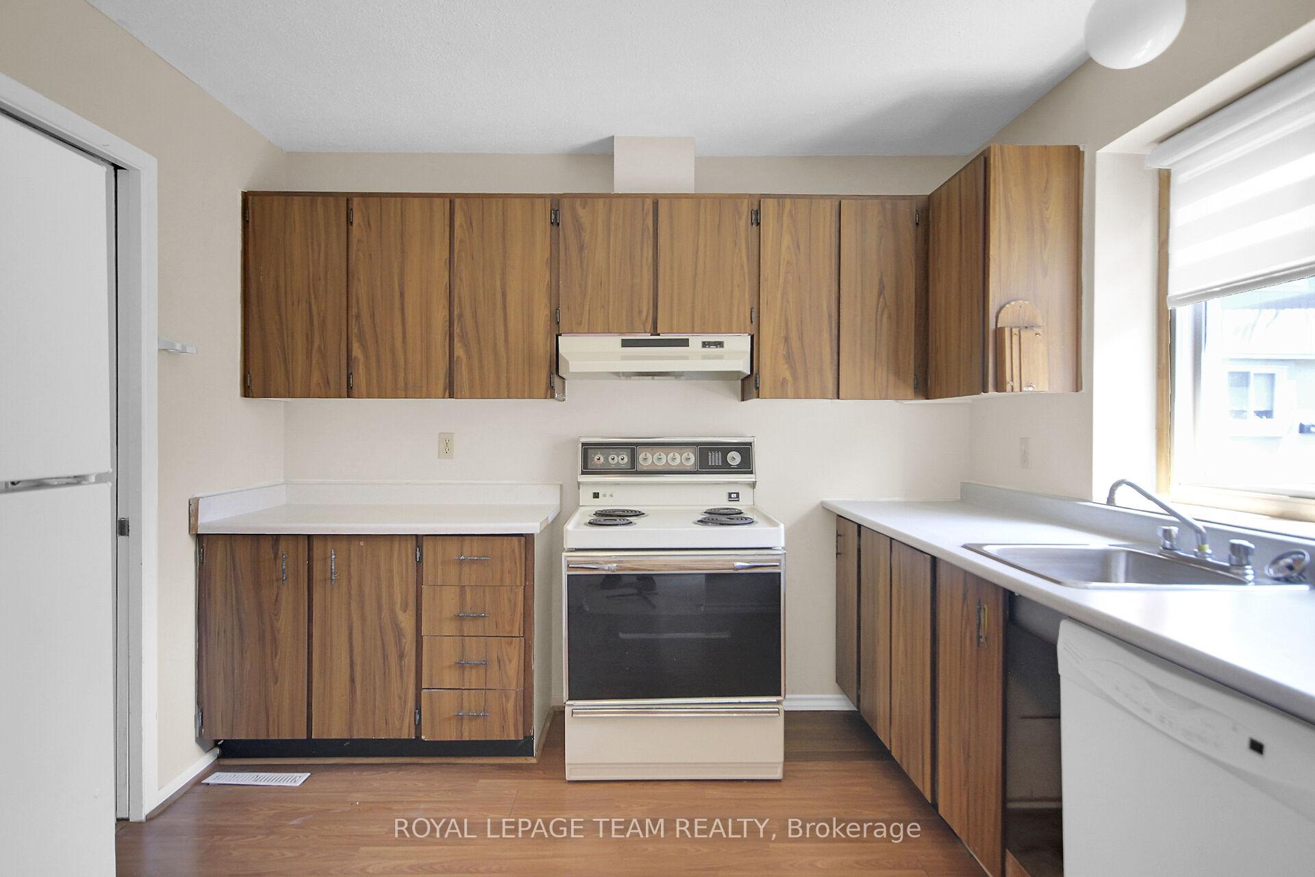 Photo 5 of Unit D, 459 Moodie Drive, Ottawa, Arbeatha Park — HOMEH