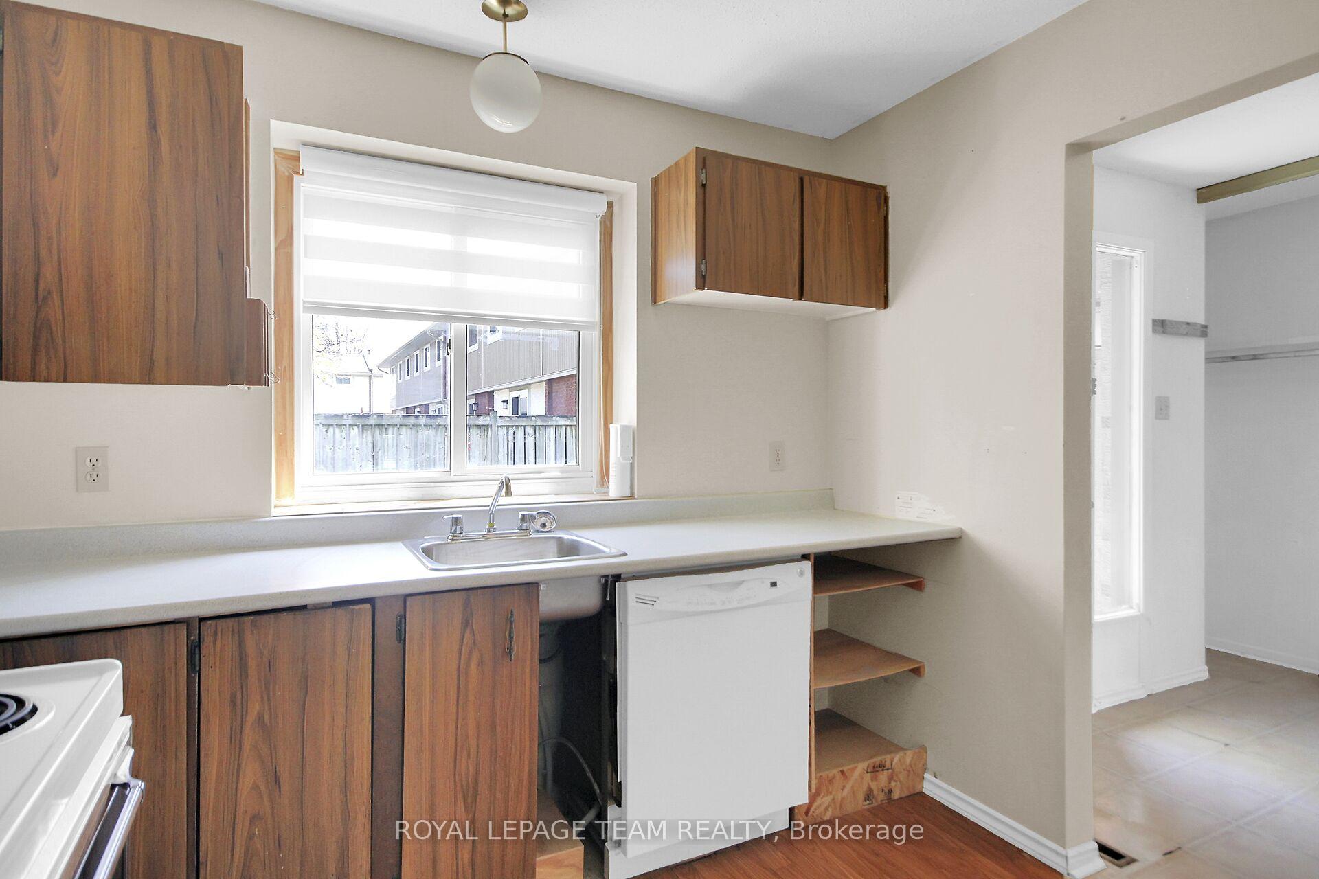 Photo 6 of Unit D, 459 Moodie Drive, Ottawa, Arbeatha Park — HOMEH
