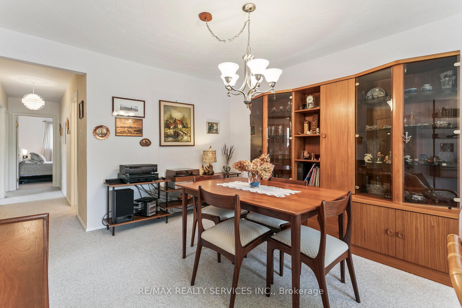 Photo 5 of 9 Algonquin Boulevard, Brampton, Avondale — HOMEH
