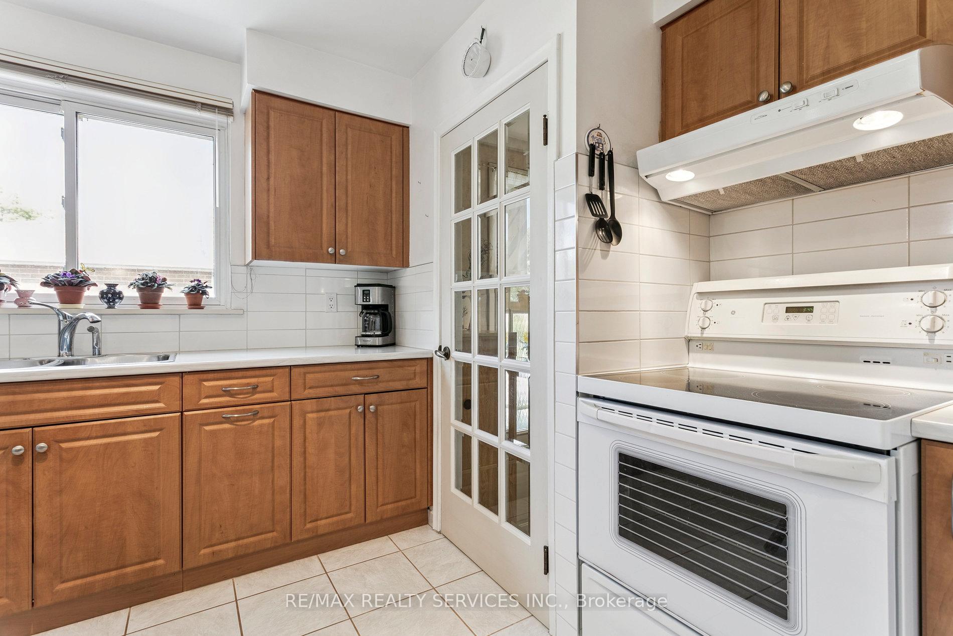 Photo 23 of 9 Algonquin Boulevard, Brampton, Avondale — HOMEH