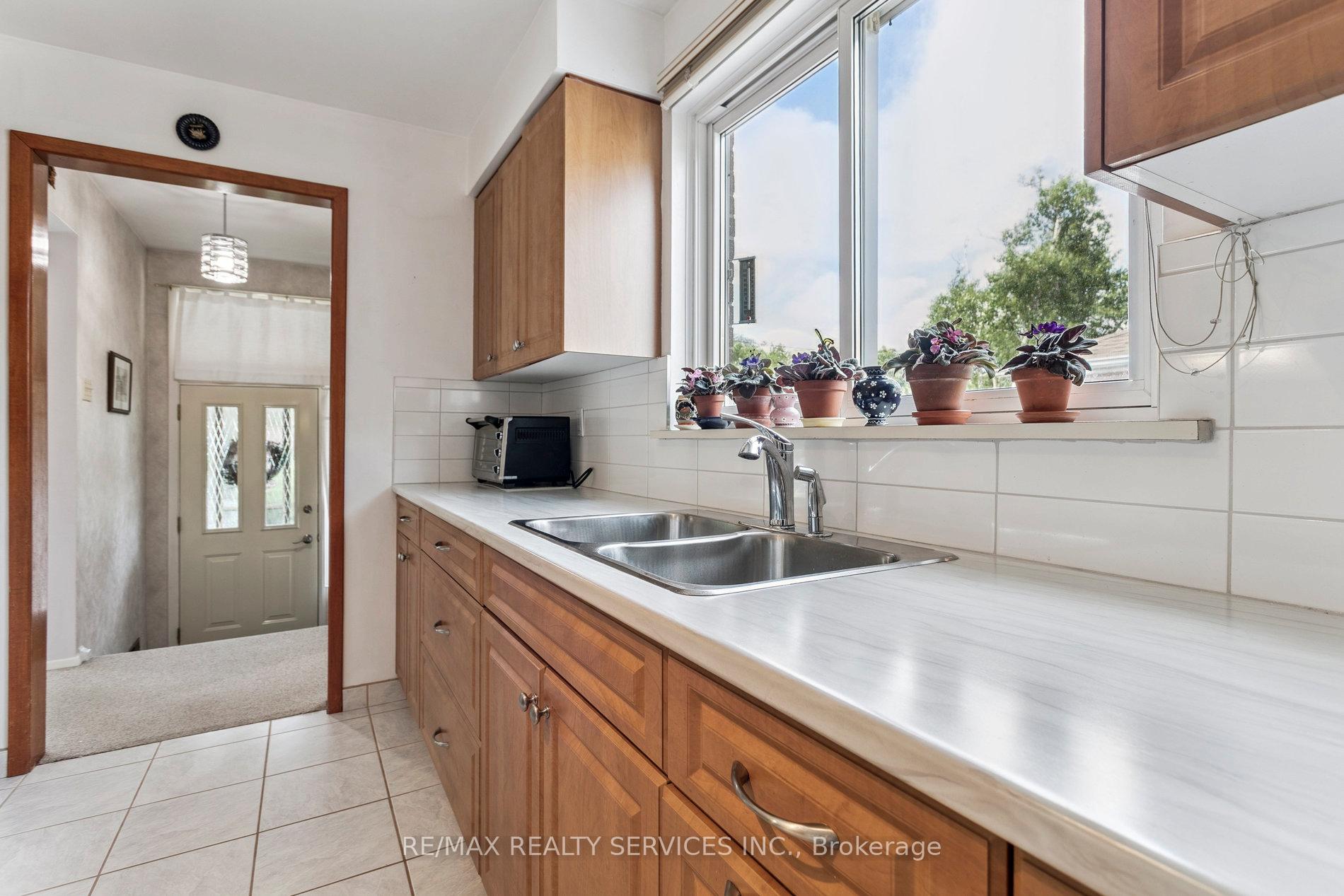 Photo 40 of 9 Algonquin Boulevard, Brampton, Avondale — HOMEH