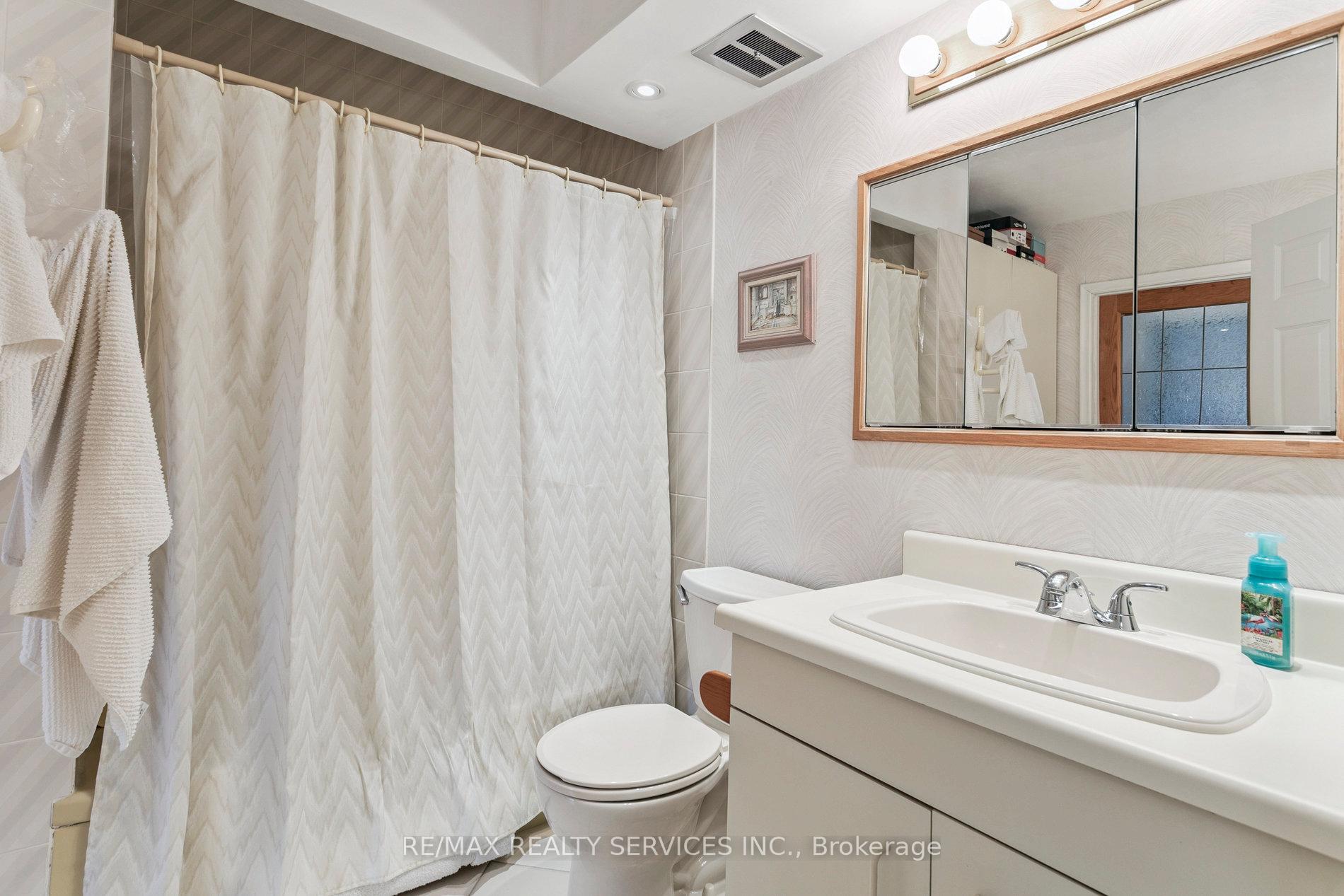 Photo 10 of 9 Algonquin Boulevard, Brampton, Avondale — HOMEH