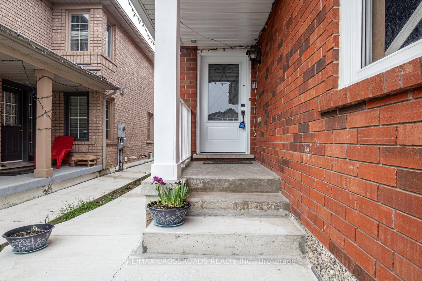 Photo 9 of 34 Narrow Valley Crescent, Brampton, Sandringham-Wellington — HOMEH