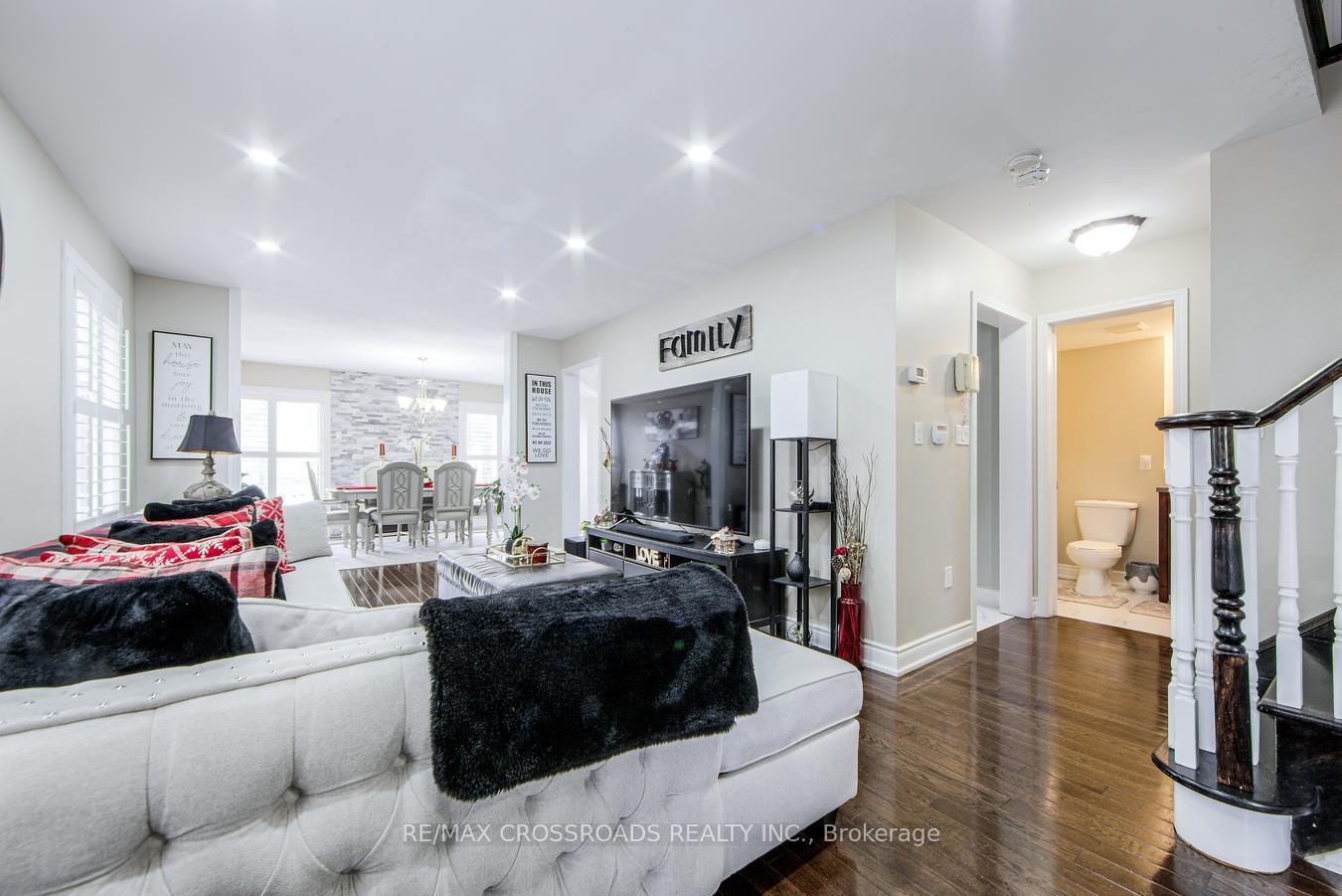 Photo 17 of 34 Narrow Valley Crescent, Brampton, Sandringham-Wellington — HOMEH