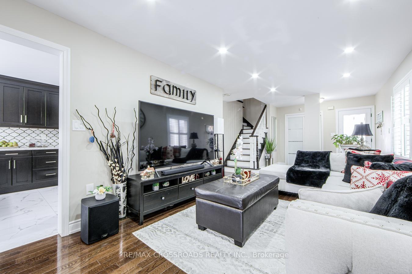 Photo 38 of 34 Narrow Valley Crescent, Brampton, Sandringham-Wellington — HOMEH