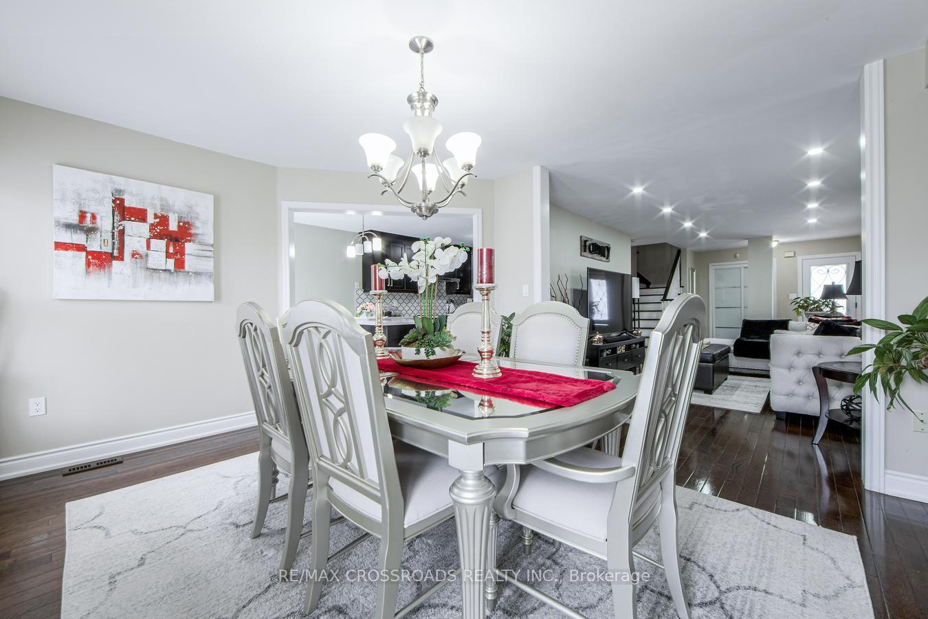 Photo 3 of 34 Narrow Valley Crescent, Brampton, Sandringham-Wellington — HOMEH