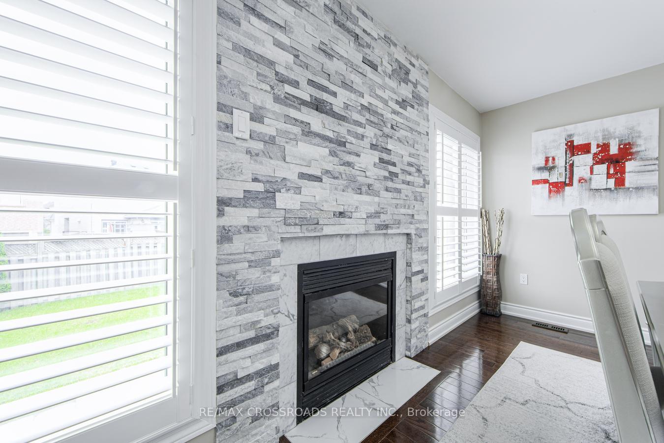 Photo 4 of 34 Narrow Valley Crescent, Brampton, Sandringham-Wellington — HOMEH