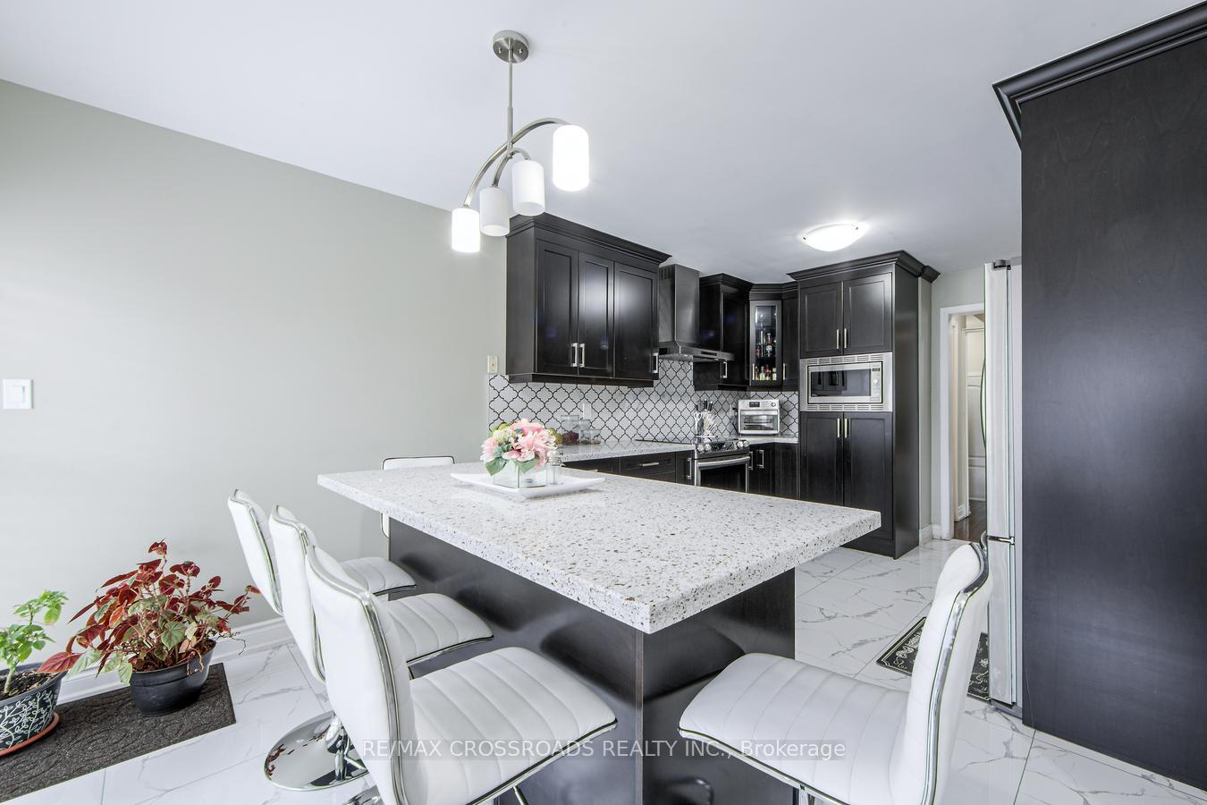 Photo 40 of 34 Narrow Valley Crescent, Brampton, Sandringham-Wellington — HOMEH