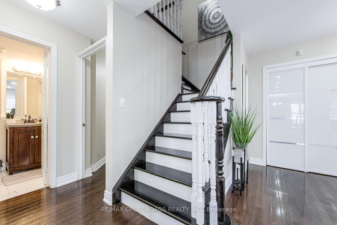 Photo 14 of 34 Narrow Valley Crescent, Brampton, Sandringham-Wellington — HOMEH