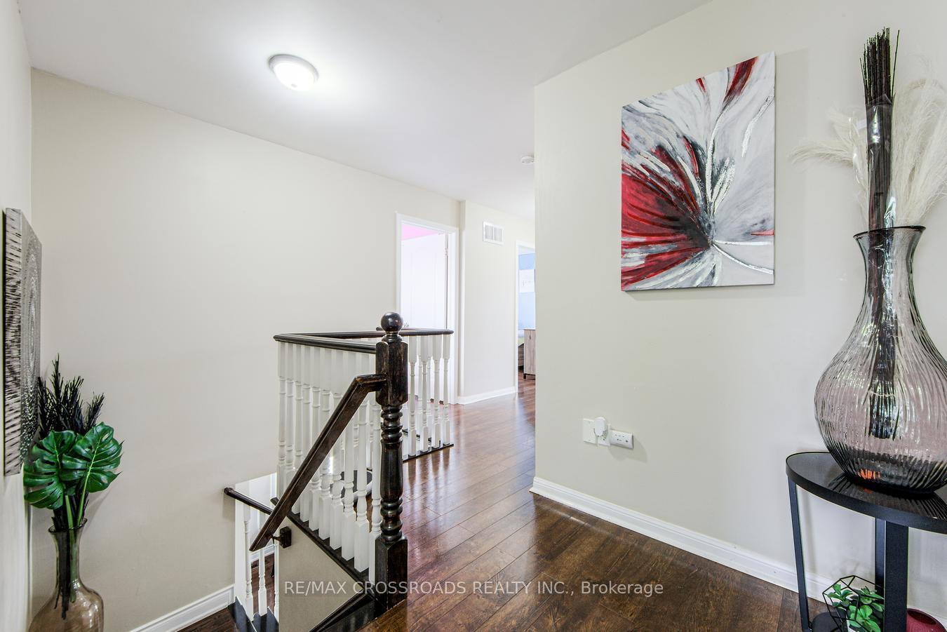 Photo 12 of 34 Narrow Valley Crescent, Brampton, Sandringham-Wellington — HOMEH