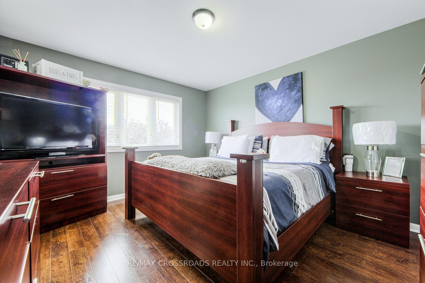 Photo 13 of 34 Narrow Valley Crescent, Brampton, Sandringham-Wellington — HOMEH