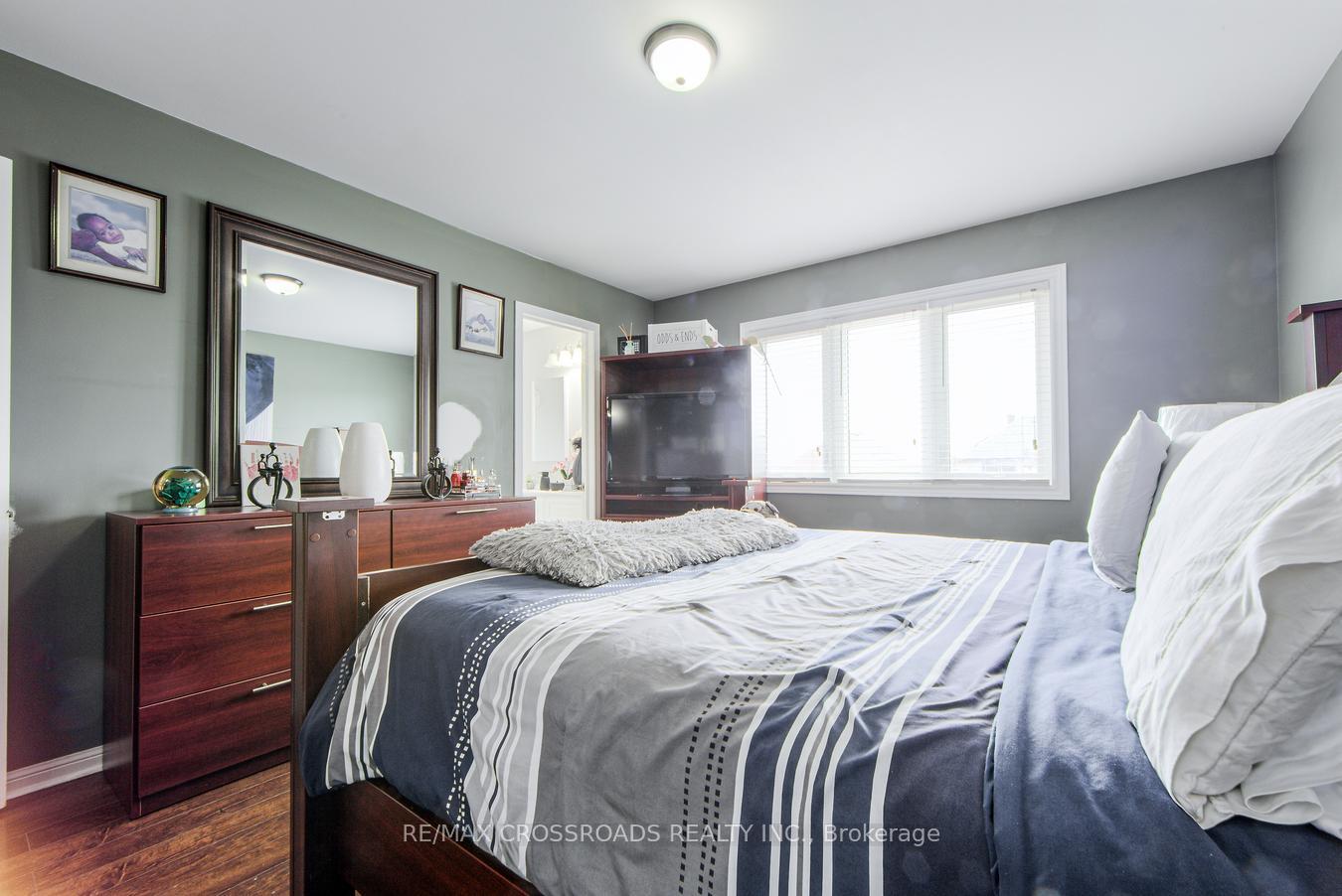 Photo 25 of 34 Narrow Valley Crescent, Brampton, Sandringham-Wellington — HOMEH