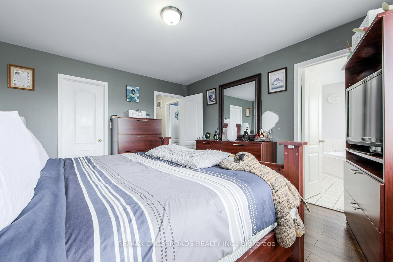 Photo 22 of 34 Narrow Valley Crescent, Brampton, Sandringham-Wellington — HOMEH