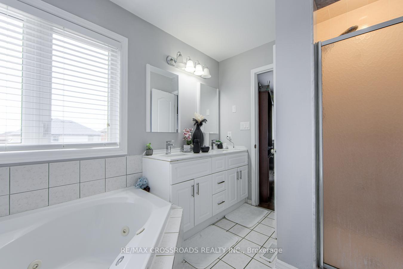 Photo 23 of 34 Narrow Valley Crescent, Brampton, Sandringham-Wellington — HOMEH