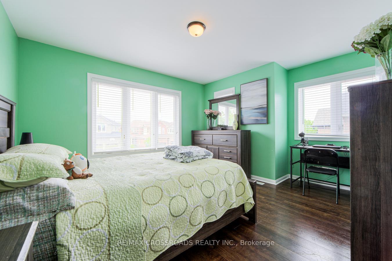 Photo 44 of 34 Narrow Valley Crescent, Brampton, Sandringham-Wellington — HOMEH